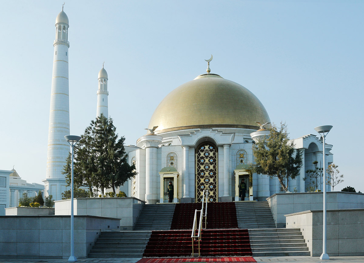 President Gurbanguly Berdimuhamedov participates in the events dedicated to the memory of the first head of Turkmen State 