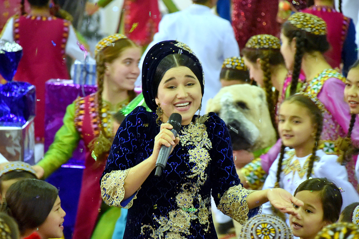 New Year celebration with the gifts giving on behalf of the head of state took place in the Orphan Palace 