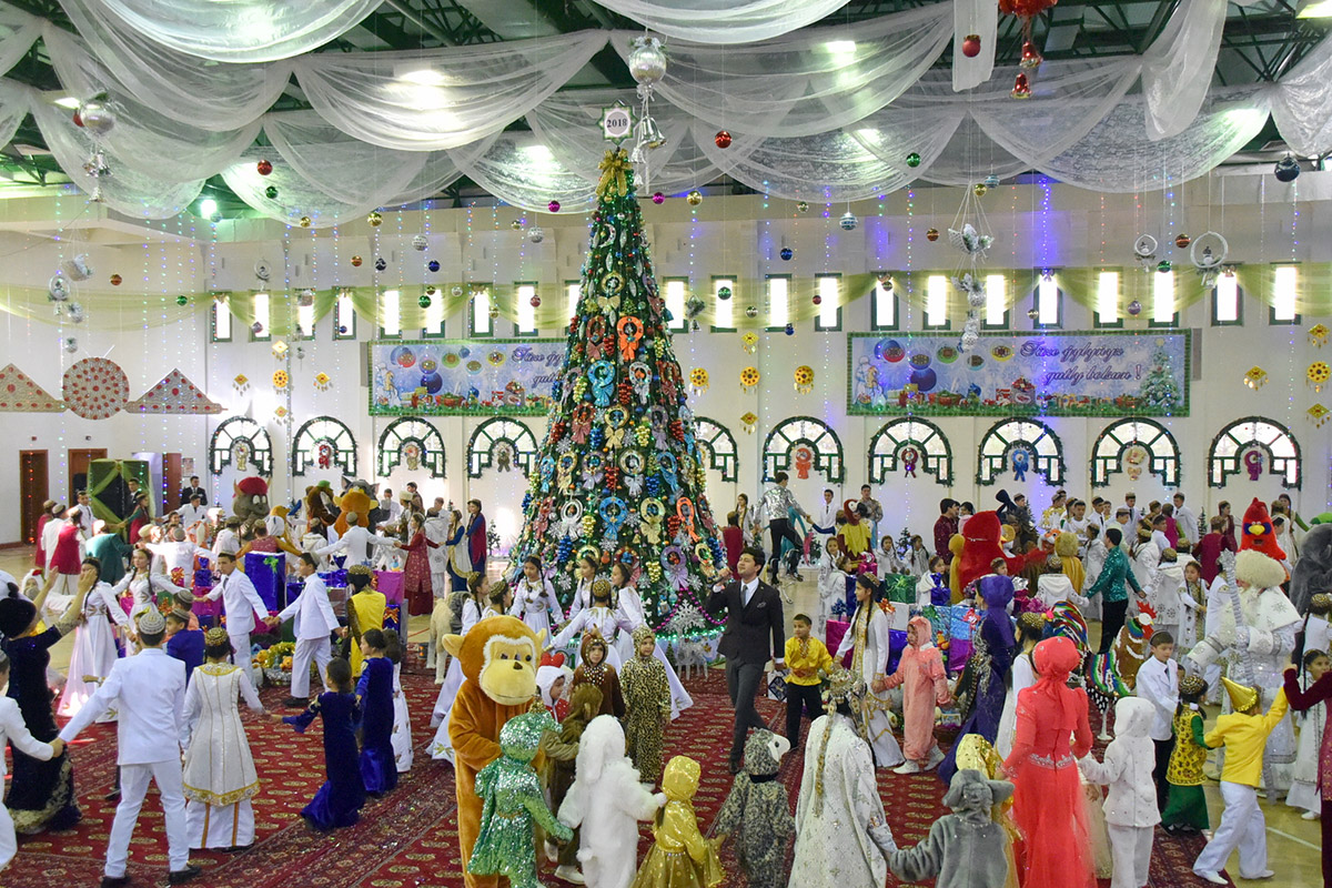 New Year celebration with the gifts giving on behalf of the head of state took place in the Orphan Palace 