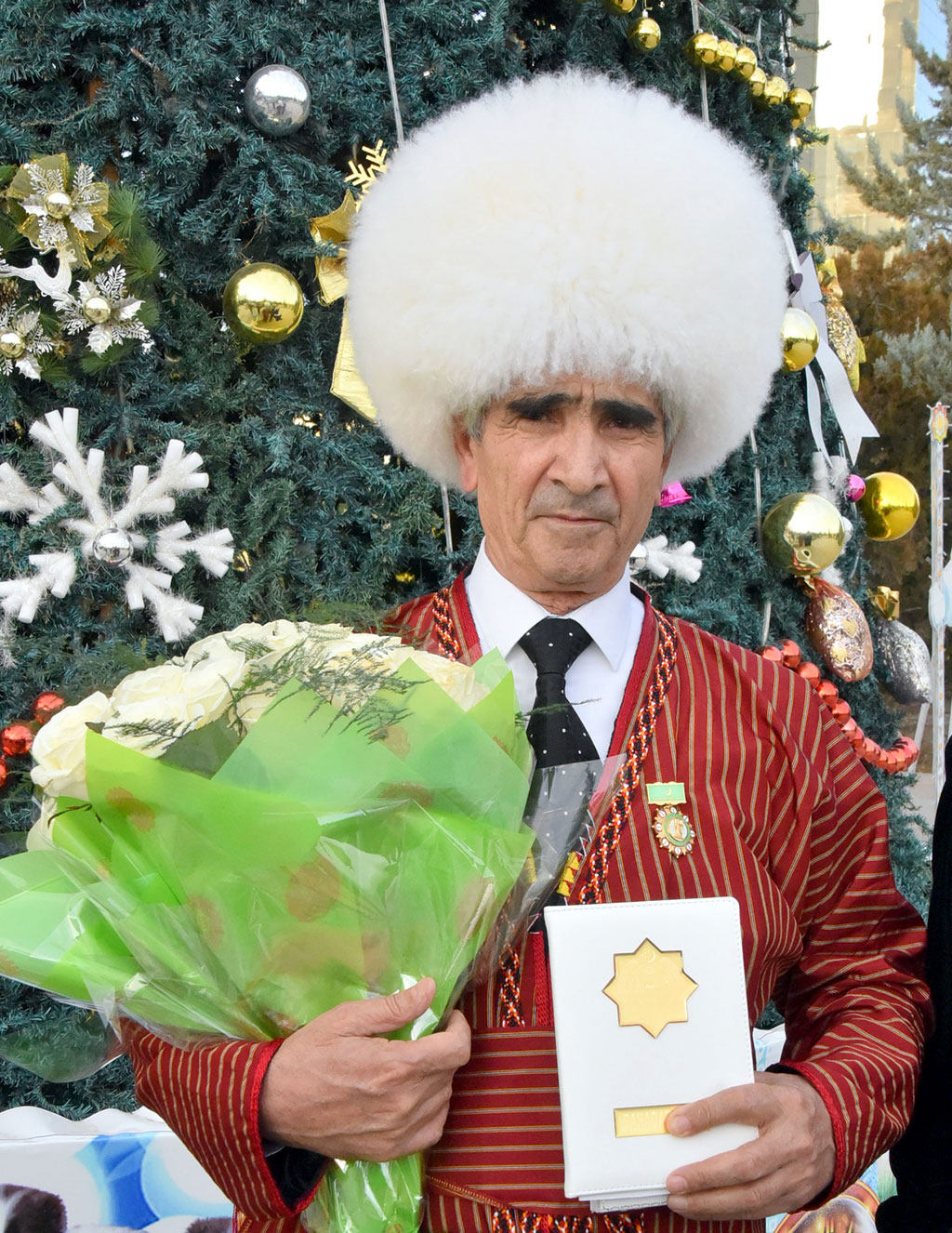 Cultural and art personnel congratulate Saragt Babayev on the award of the title of of Honoured Elder of the Nation