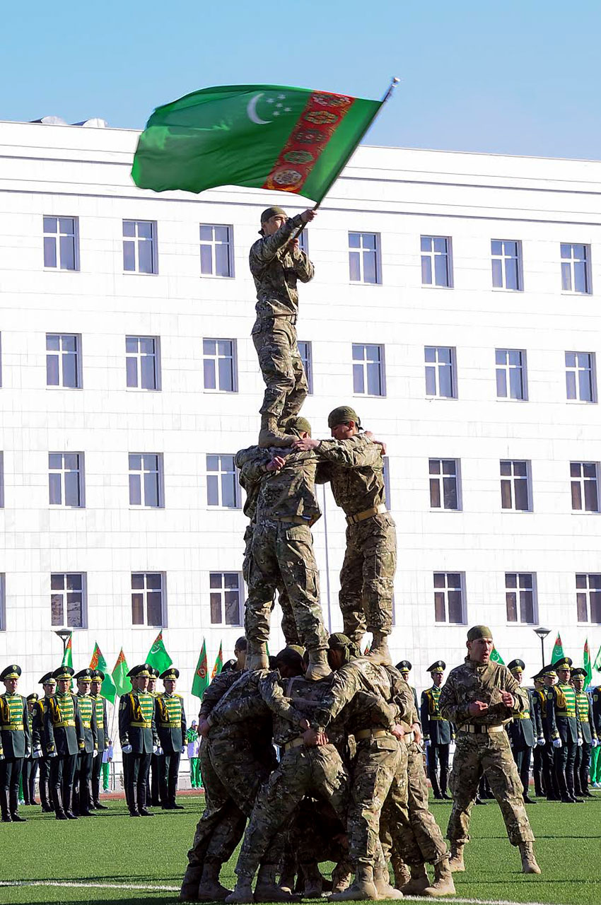 Один день из жизни туркменского солдата