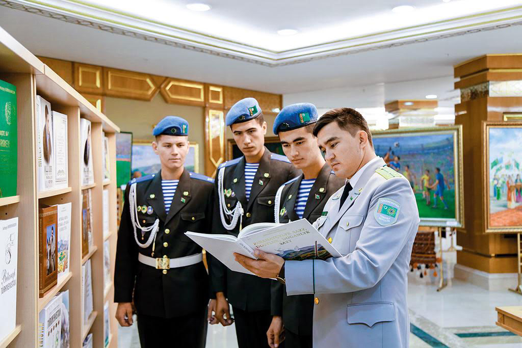 Один день из жизни туркменского солдата