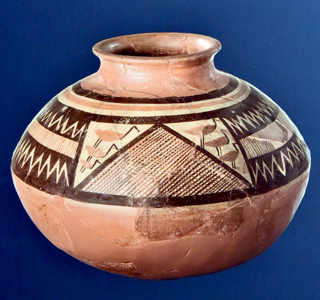 Ашхабадцы познакомились с произведениями декоративно-прикладного искусства Ирана