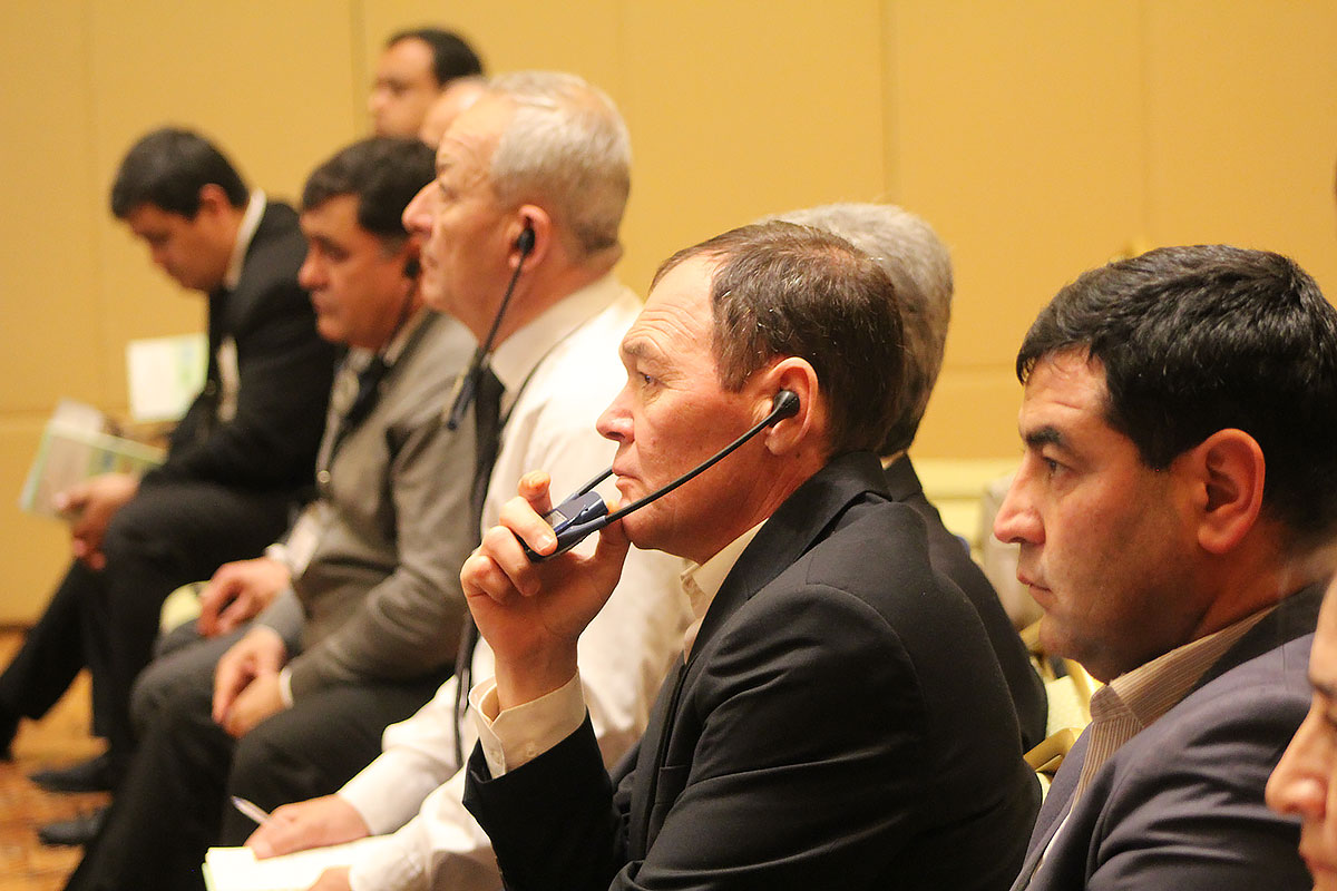 Local and International experts discuss the aspects of stable management of pastures