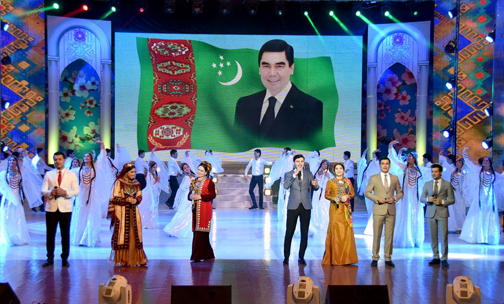 Masters of arts presents women in Turkmenistan the bunch of musical compositions  