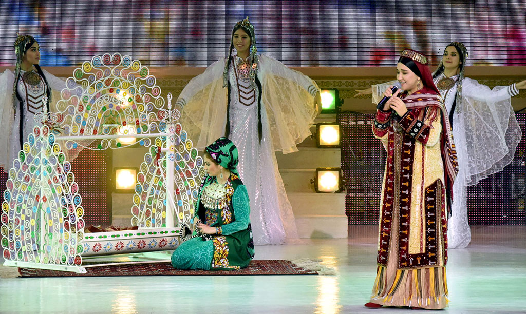 Masters of arts presents women in Turkmenistan the bunch of musical compositions  