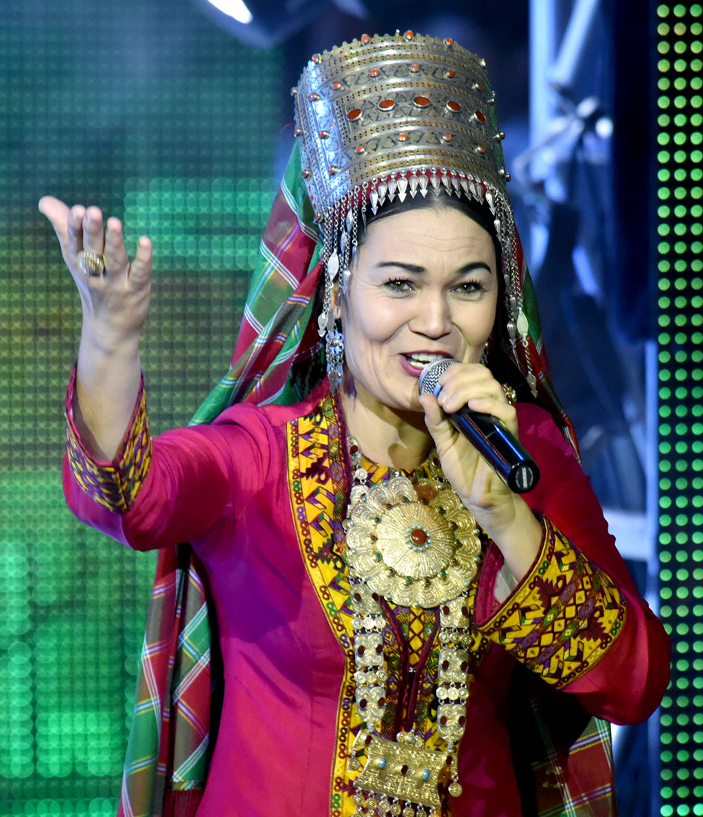 Masters of arts presents women in Turkmenistan the bunch of musical compositions  