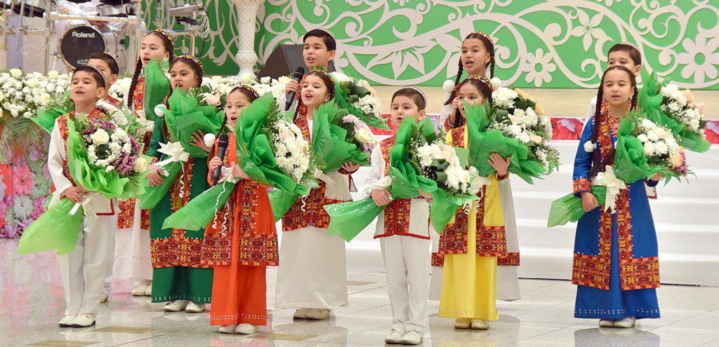 Медбике бар атаның порносын көріңіз Интернеттегі ана мен бала порносының симуляциясы