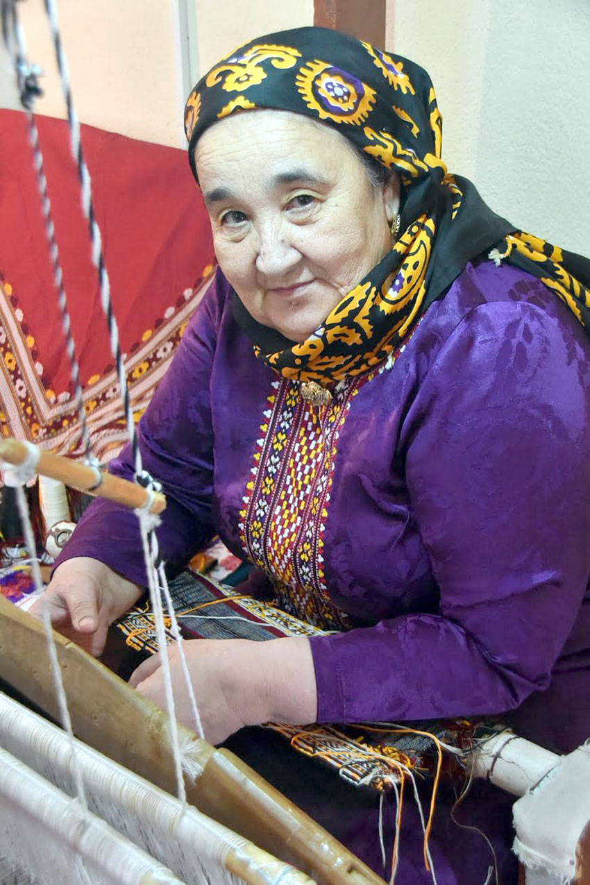 Aşgabadyň ýüpek egirme fabriginiň döredilmeginiň 90 ýyllygy bellenilýär