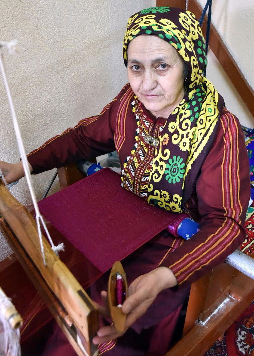 Aşgabadyň ýüpek egirme fabriginiň döredilmeginiň 90 ýyllygy bellenilýär