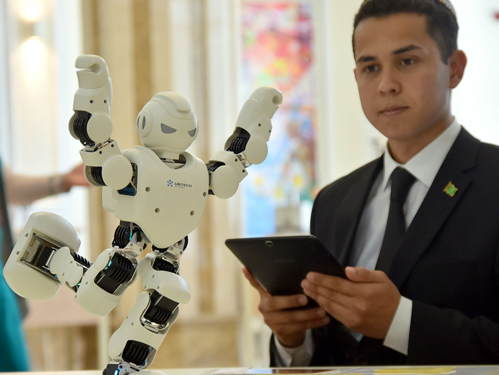 Turkmen and Japanese scientists speak of the technology of silicon production from Karakum sand