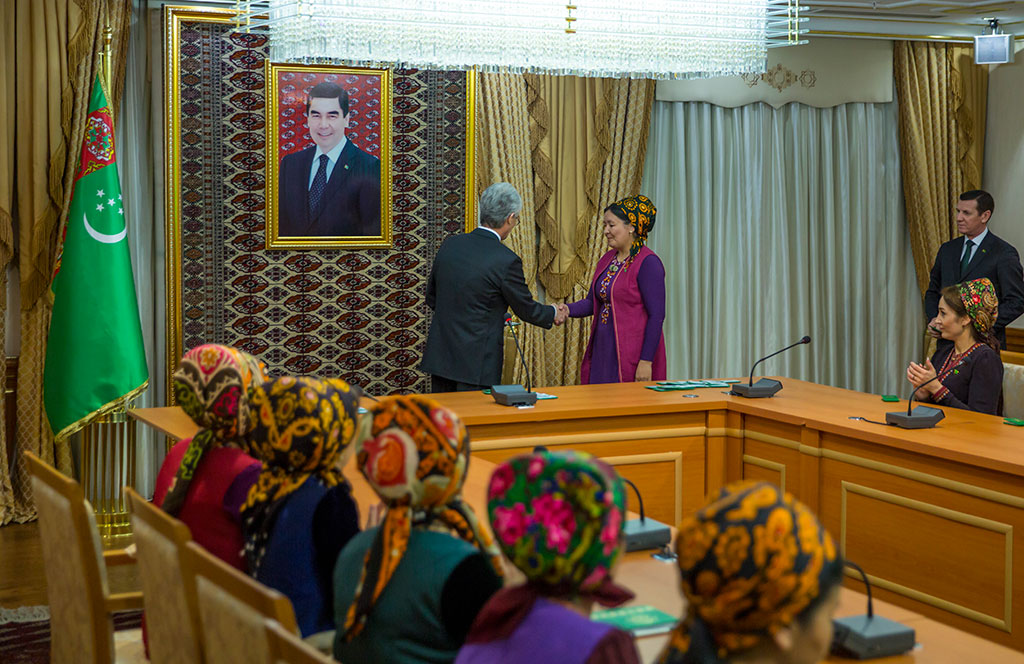 Parliamentarians of the new convocation receive certificates of deputies 