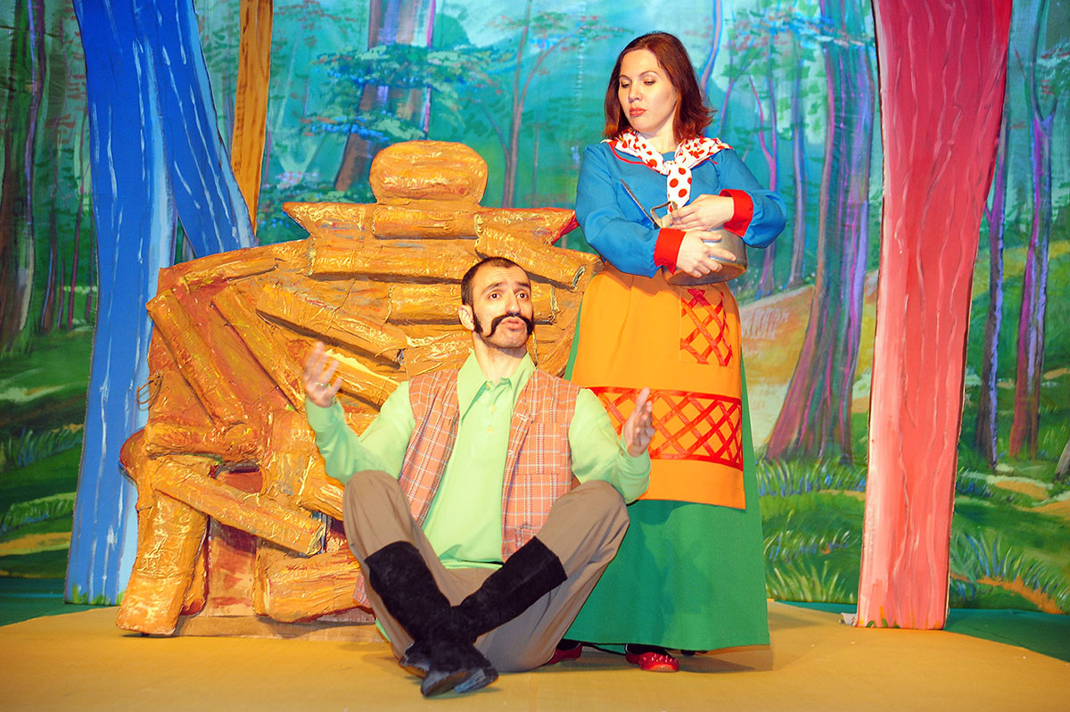 Puşkin adyndaky teatryň döredijilik topary “Zoraýakdan tebip bolan” oýnuny sahnalaşdyrdy