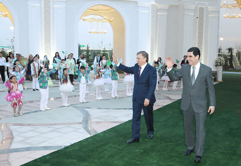 Gurbanguly Berdimuhamedov visits Ashgabat Park in Tashkent 