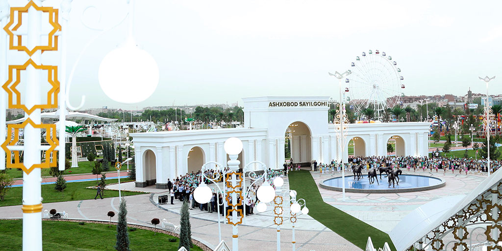 Gurbanguly Berdimuhamedov visits Ashgabat Park in Tashkent 