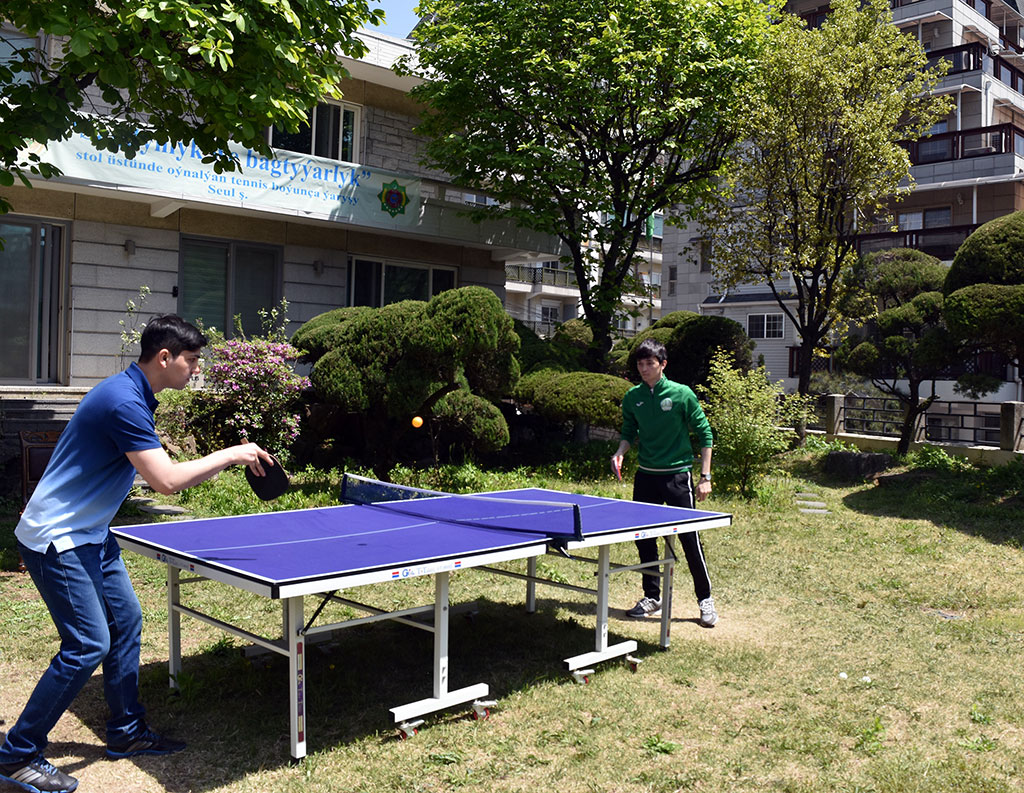 Students from the universities of Seoul took part in a sport event organized by the Turkmen diplomatic mission