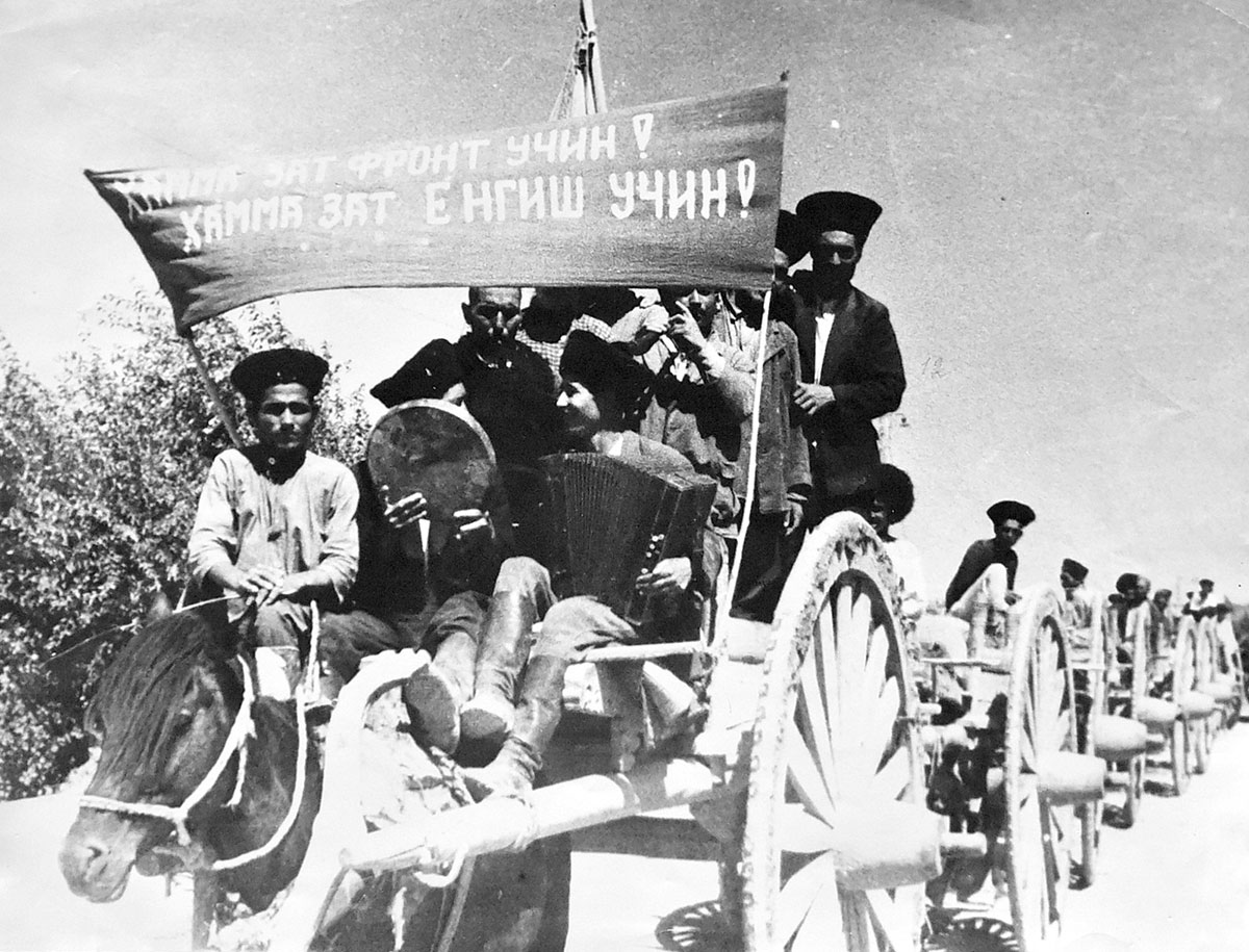 В выставочных залах столицы развёрнуты экспозиции, посвящённые Дню Победы