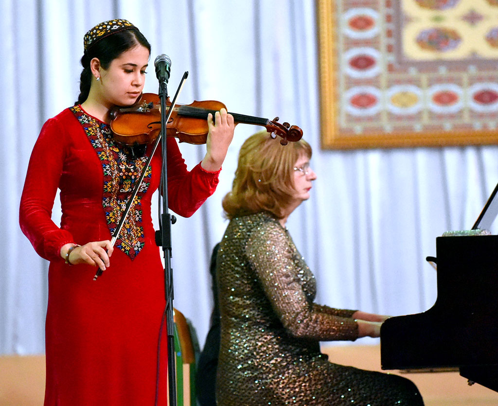 The concert dedicated to the 145th birthday of Sergey Rachmaninov is conducted in the Big Hall of the Turkmen National Conservatory 