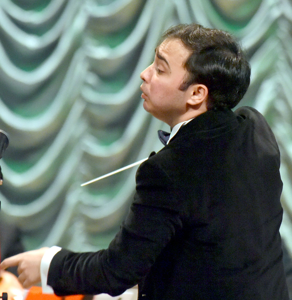 Ашхабадские меломаны оценили исполнительское мастерство юной скрипачки Селин Самсар