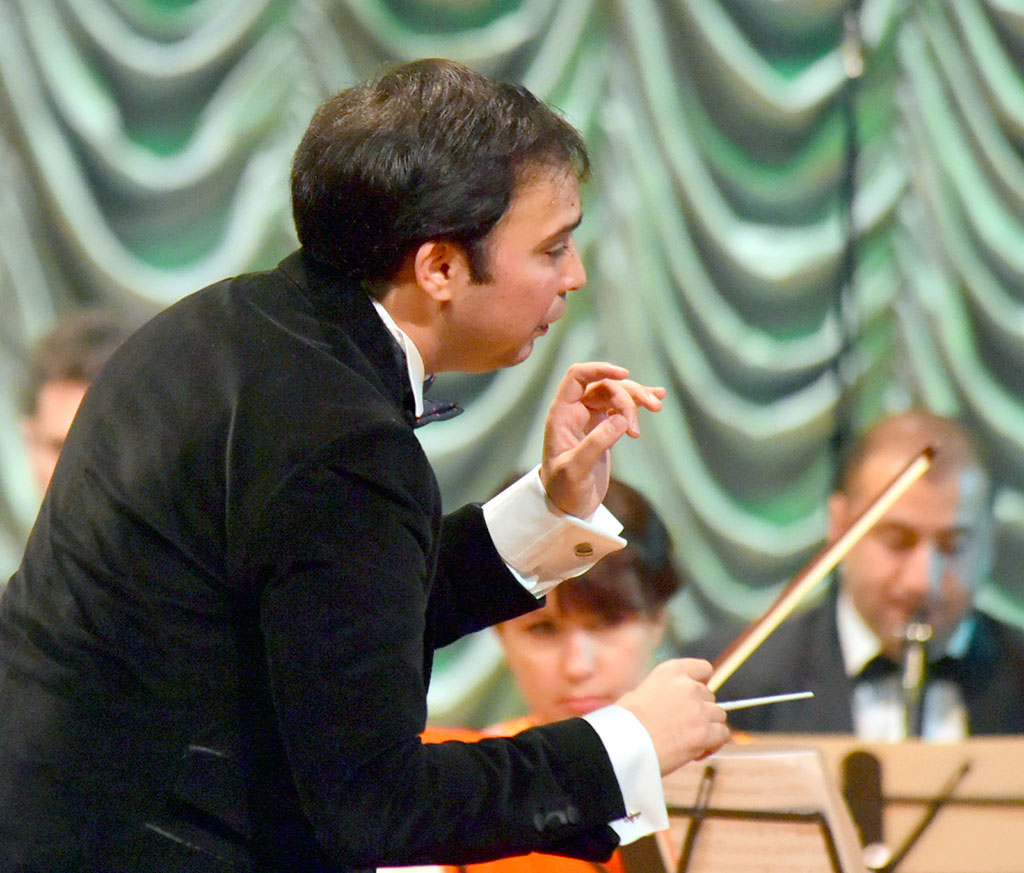 Ашхабадские меломаны оценили исполнительское мастерство юной скрипачки Селин Самсар