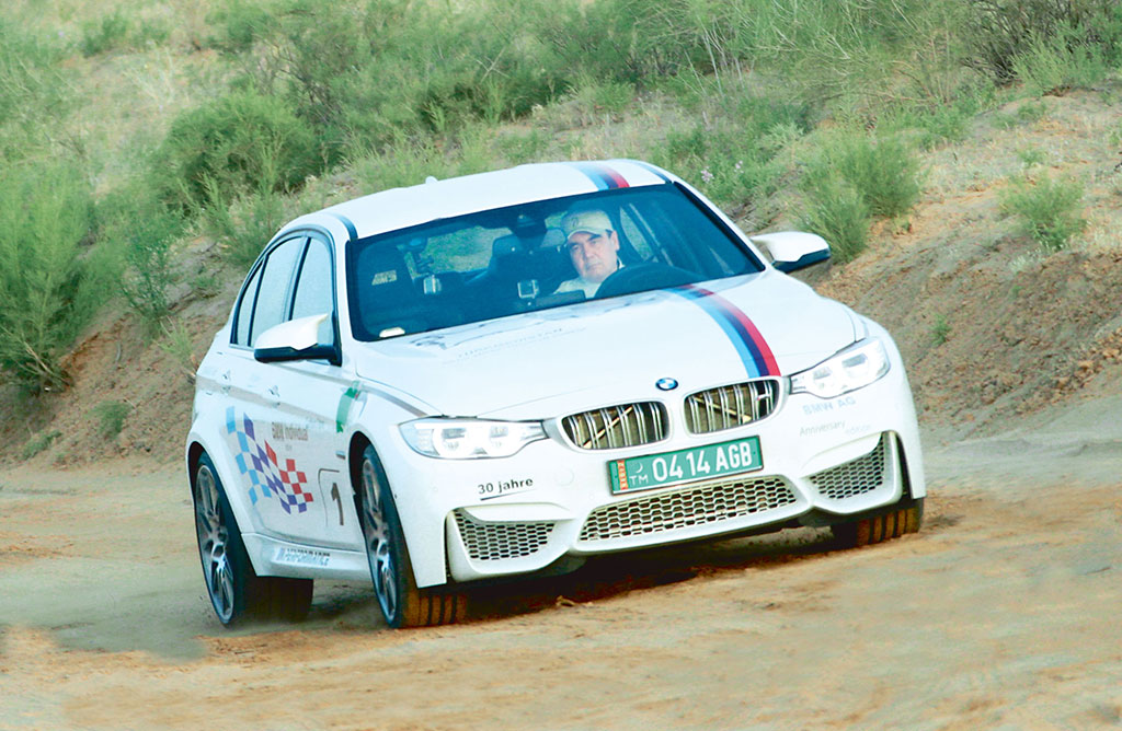 The Head of the State made a ride on racing vehicle along Karakum track