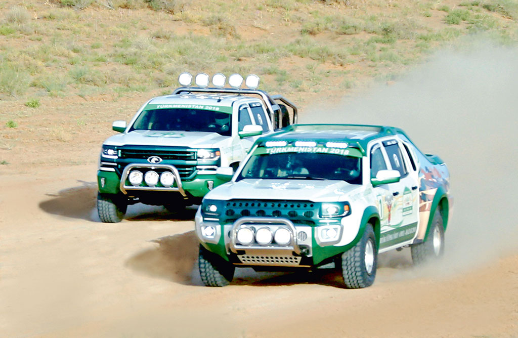 The Head of the State made a ride on racing vehicle along Karakum track