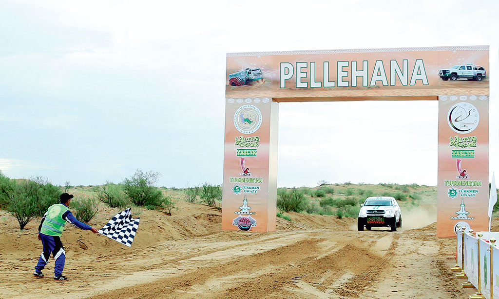 The Head of the State made a ride on racing vehicle along Karakum track