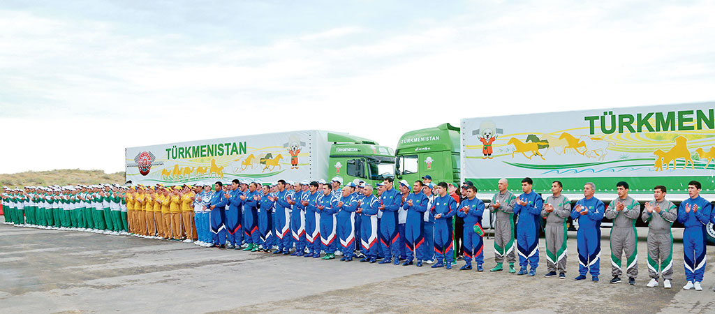 The Head of the State made a ride on racing vehicle along Karakum track