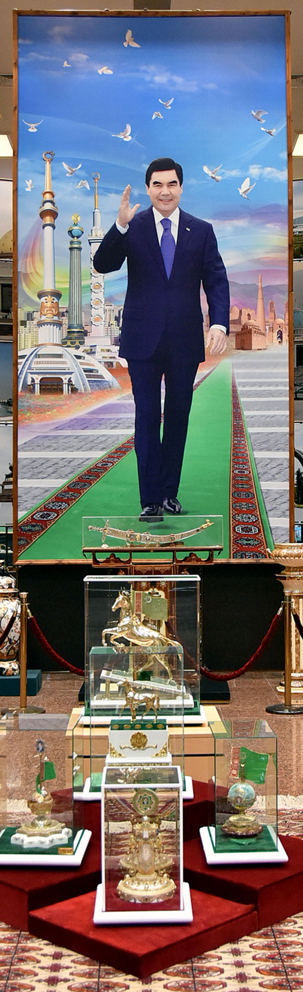 Праздничная выставка развёрнута в Государственном музее Туркменистана 