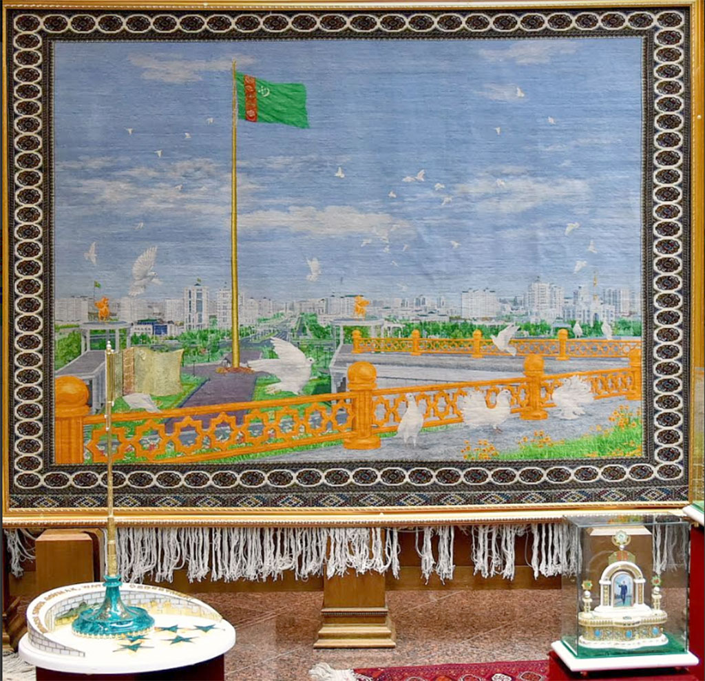 Праздничная выставка развёрнута в Государственном музее Туркменистана 