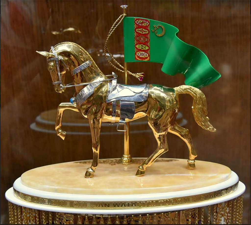 Праздничная выставка развёрнута в Государственном музее Туркменистана 