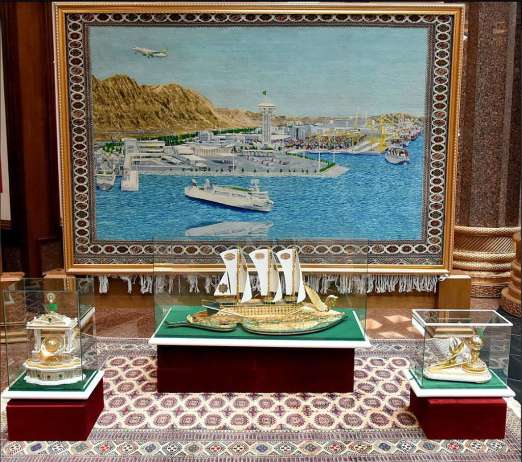 Праздничная выставка развёрнута в Государственном музее Туркменистана 