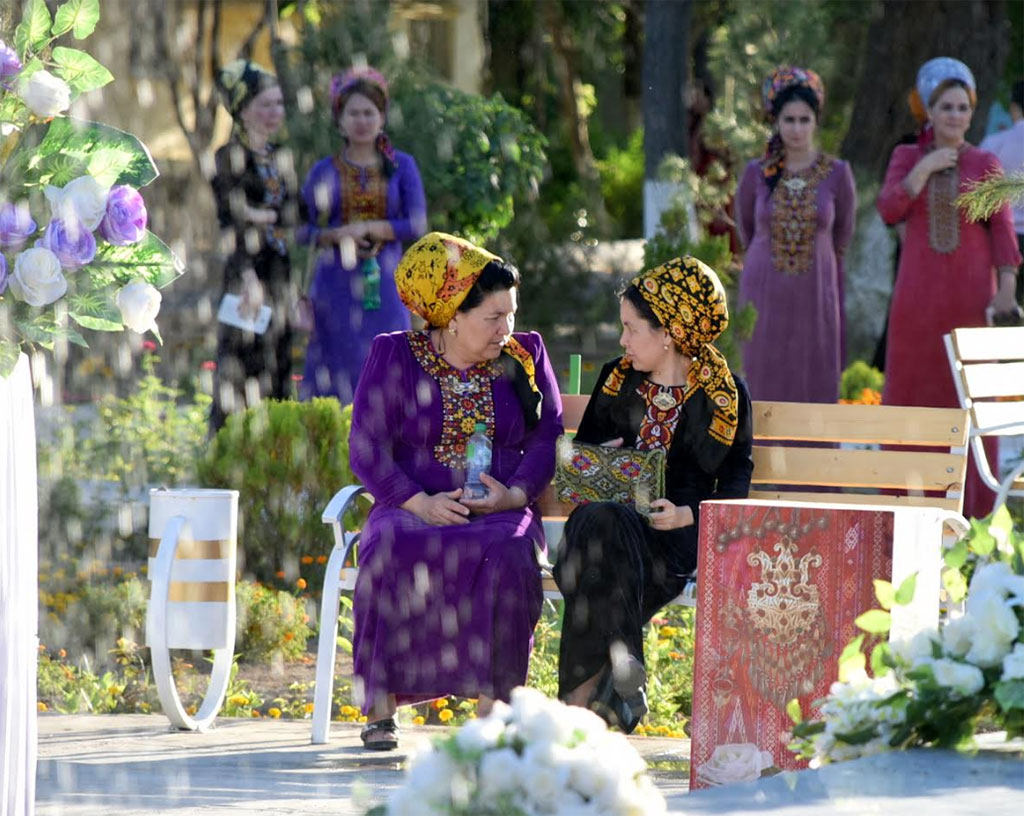 The park ensemble of the capital decorates new recreation areas on the eve of the Day of Ashgabat