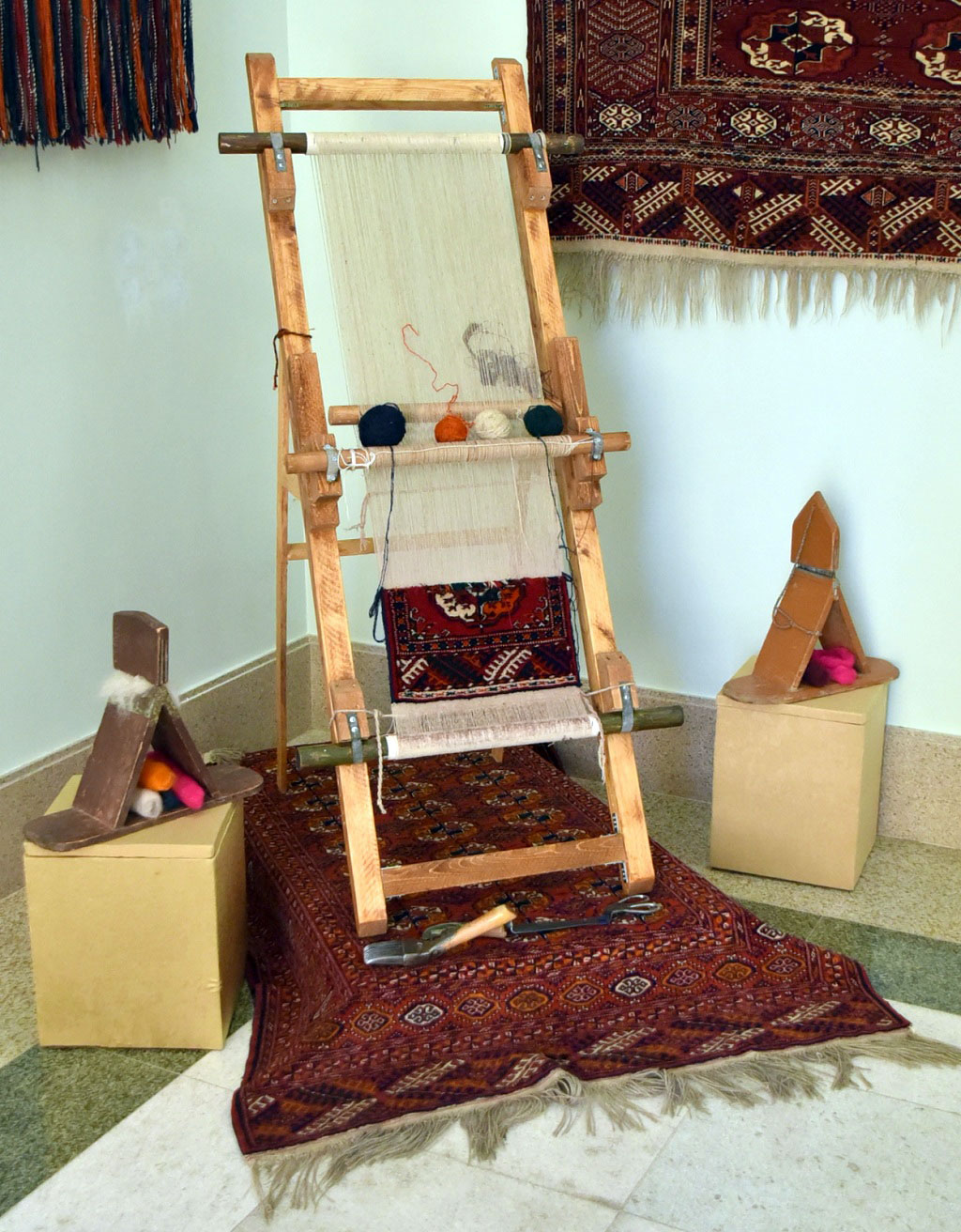 Exhibition of the Museum of Visual Arts speaks of the history and traditions of carpet making