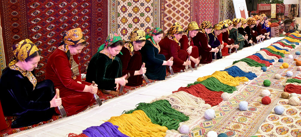 The country observes the Day of Turkmen Carpet and Textile Industry Personnel 