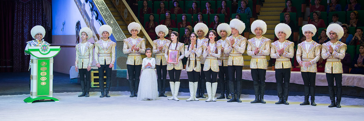 Turkmen horse riders are the triumphant of international circus festilval