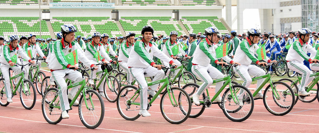 Mass Cycling Training at Ashgabat Stadium Enters Guinness Book of Records 