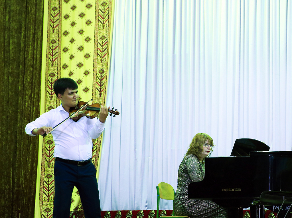 Pupils and colleagues of Nikolay Amiyants organize a concert on the occasion of the violinist birthday