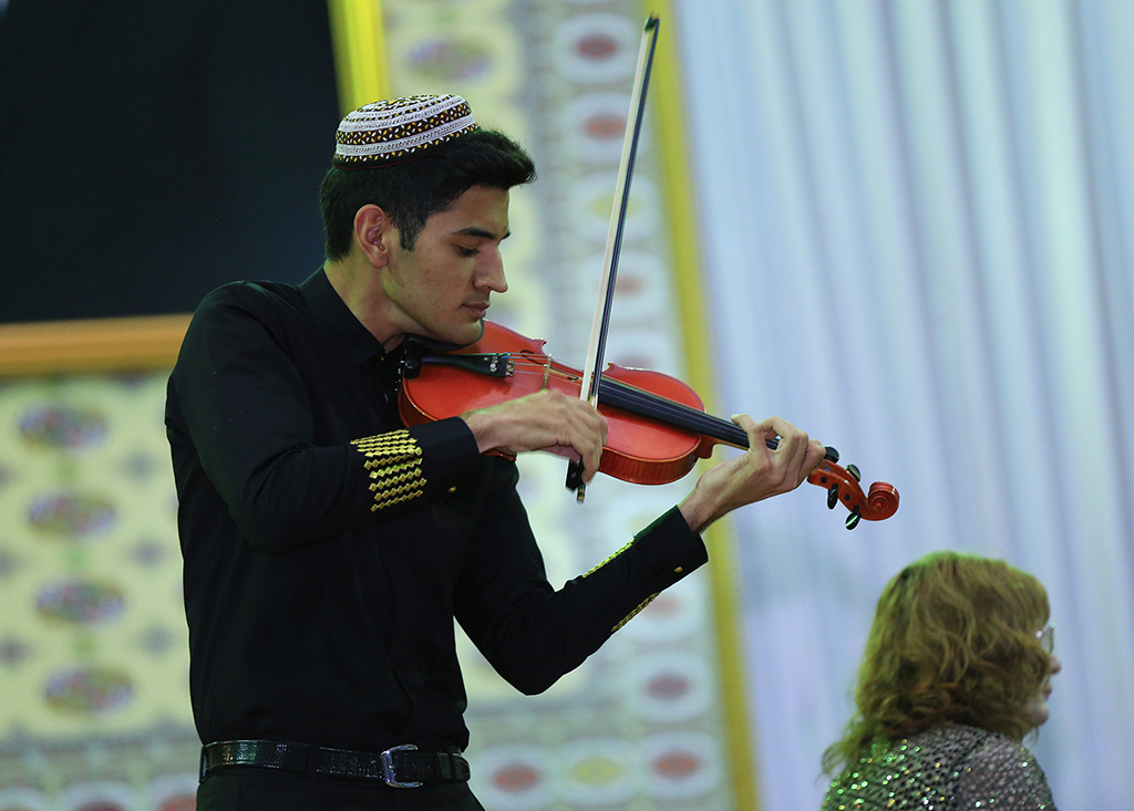 Pupils and colleagues of Nikolay Amiyants organize a concert on the occasion of the violinist birthday