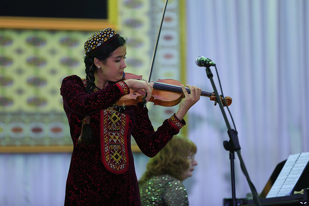 Pupils and colleagues of Nikolay Amiyants organize a concert on the occasion of the violinist birthday