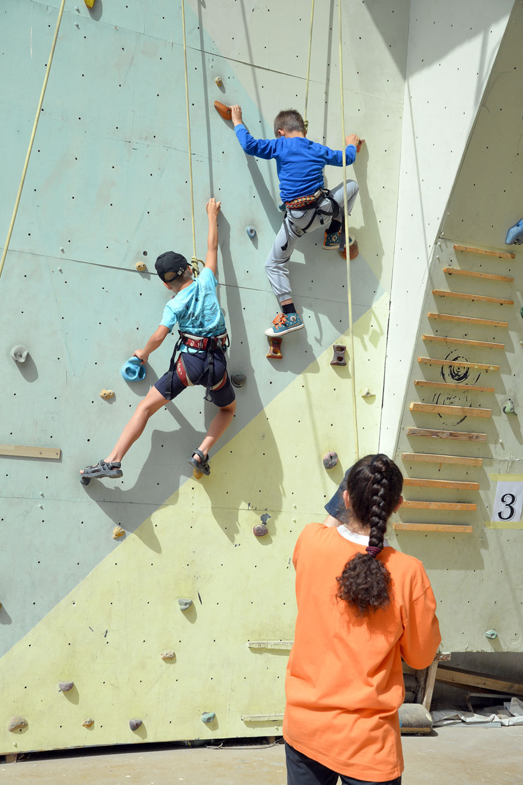 Young climbers take part in festival “Mountain climbing for all” organized by Agama Club