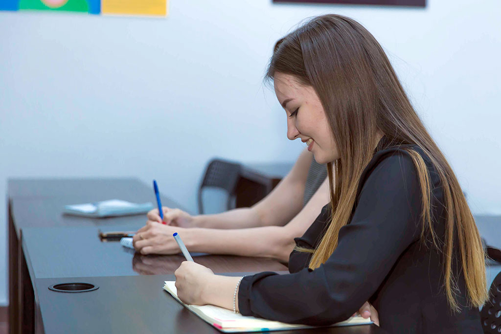 “Dalçyn” okuw merkeziniň mugallymlary “online” şekilde öz hünär derejelerini kämilleşdirýärler 