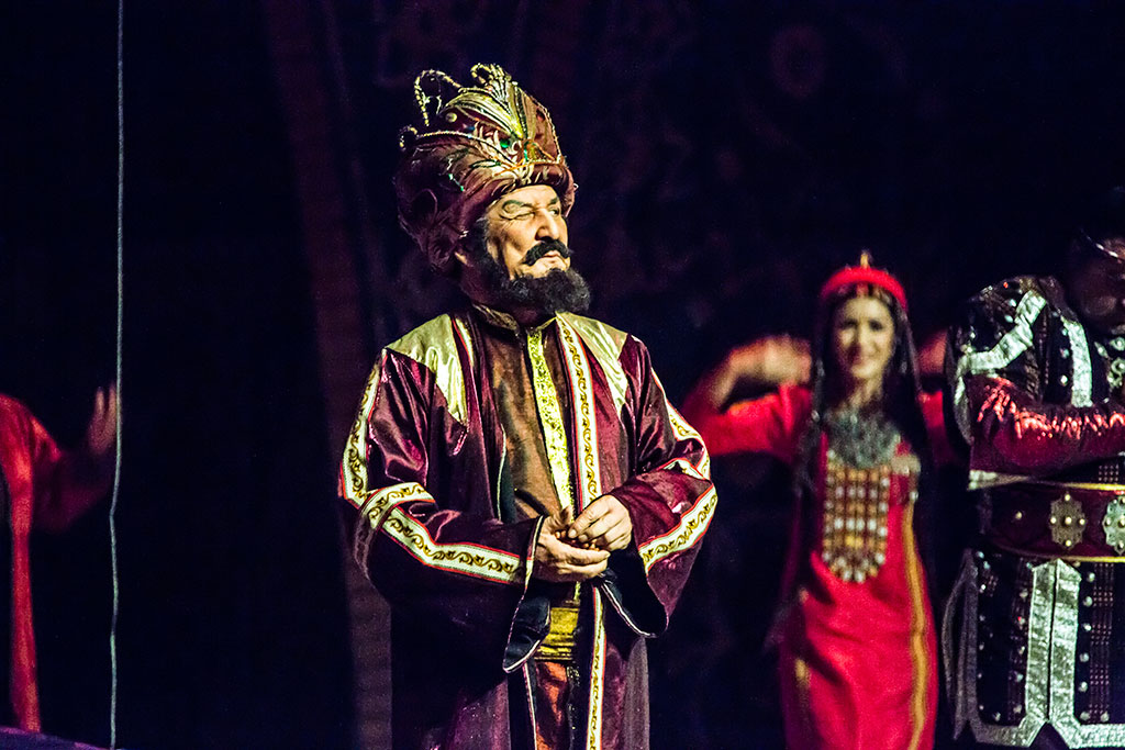 The staff of the Mary Drama Theater presents a new version of the famous dastan