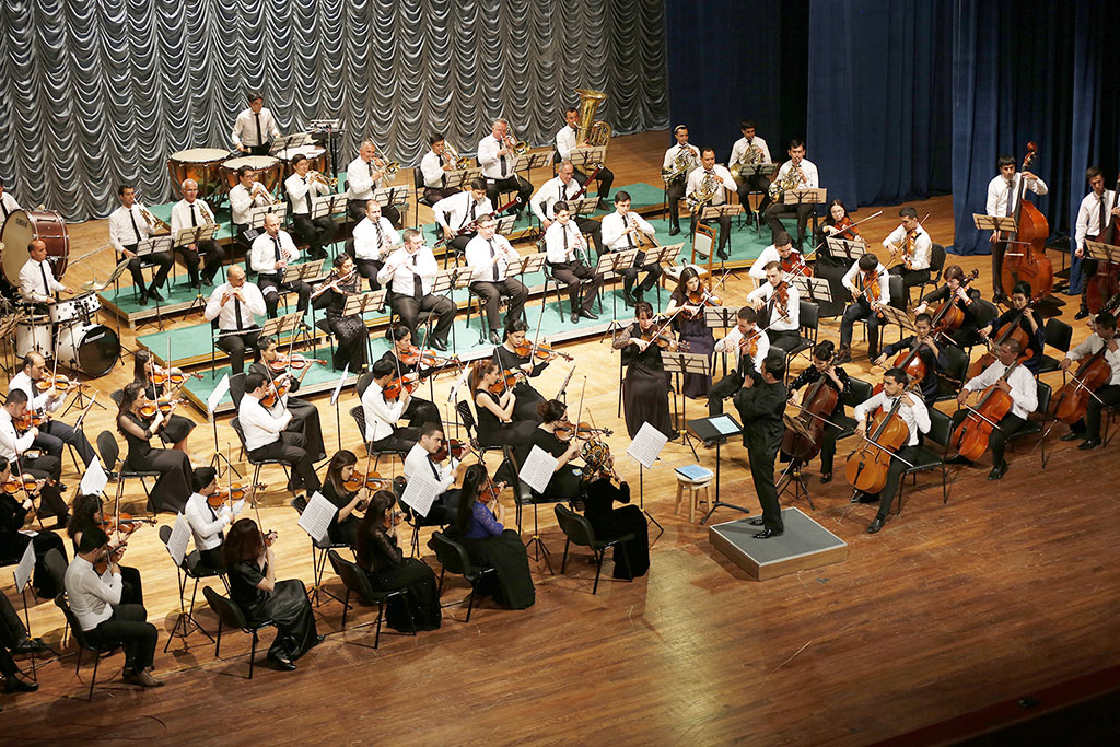 Resul Gylyjowyň ýolbaşçylygyndaky simfoniki orkestr  möwsümiň ahyrynda saz muşdaklaryny ýene bir gezek begendirdi