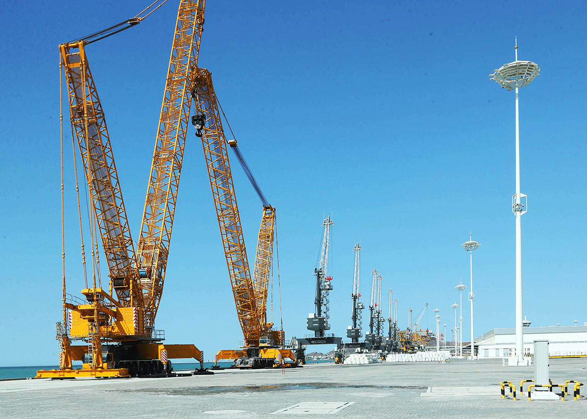 Hor­mat­ly Pre­zi­den­ti­miz Gurbanguly Berdimuhamedow Hal­ka­ra de­ňiz por­tu­nyň işi bi­len ta­nyş­dy