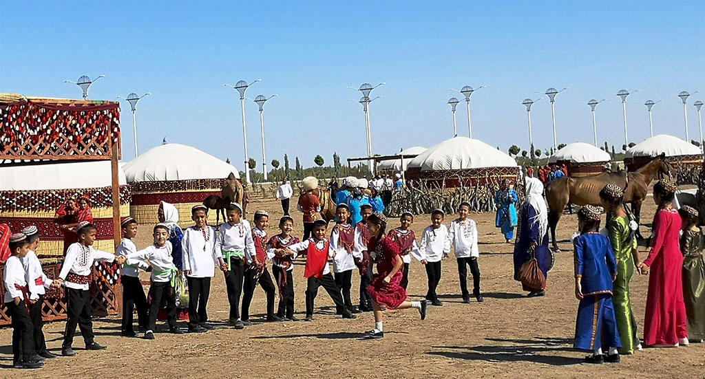 Hor­mat­ly Pre­zi­den­ti­miz  Gurbanguly Berdimuhamedow  baý­ram­çy­lyk çä­re­le­ri­ne gat­naş­dy