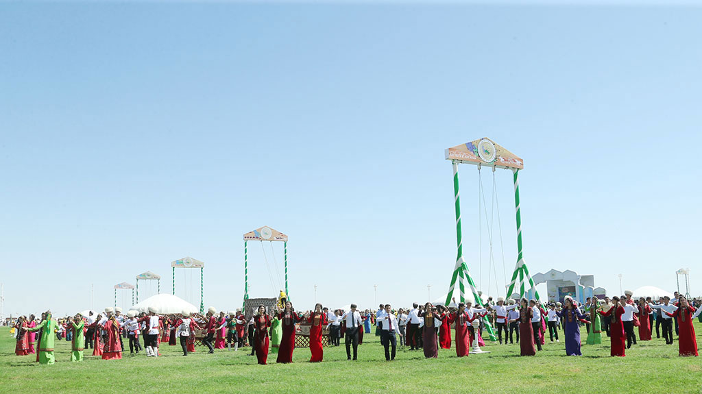 The President of Turkmenistan gives Kurban Bayramy food donation