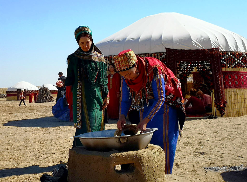 The President of Turkmenistan gives Kurban Bayramy food donation