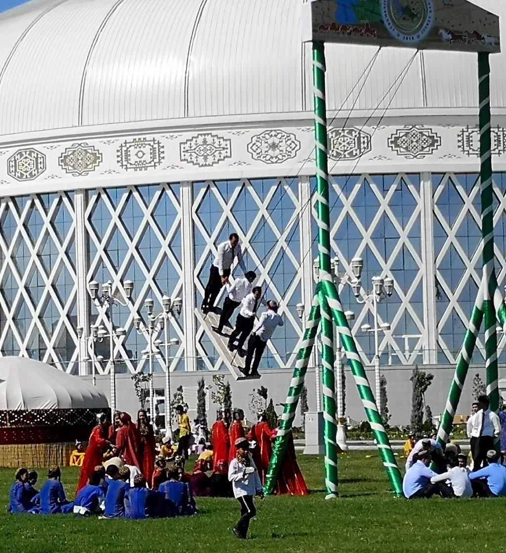 The President of Turkmenistan gives Kurban Bayramy food donation