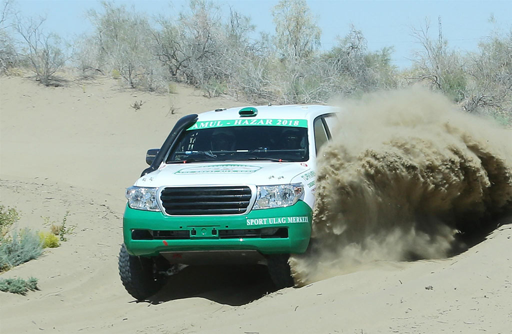 The President of Turkmenistan makes test drive in Karakum Desert 